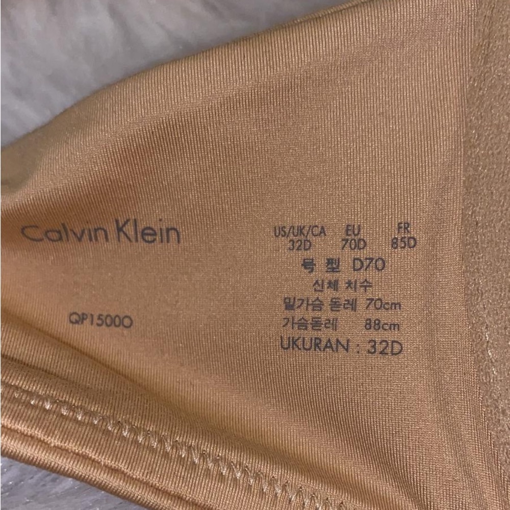 Convertible Strap Lightly Lined Demi Bra
CALVIN KLEIN - Picture 4 of 11